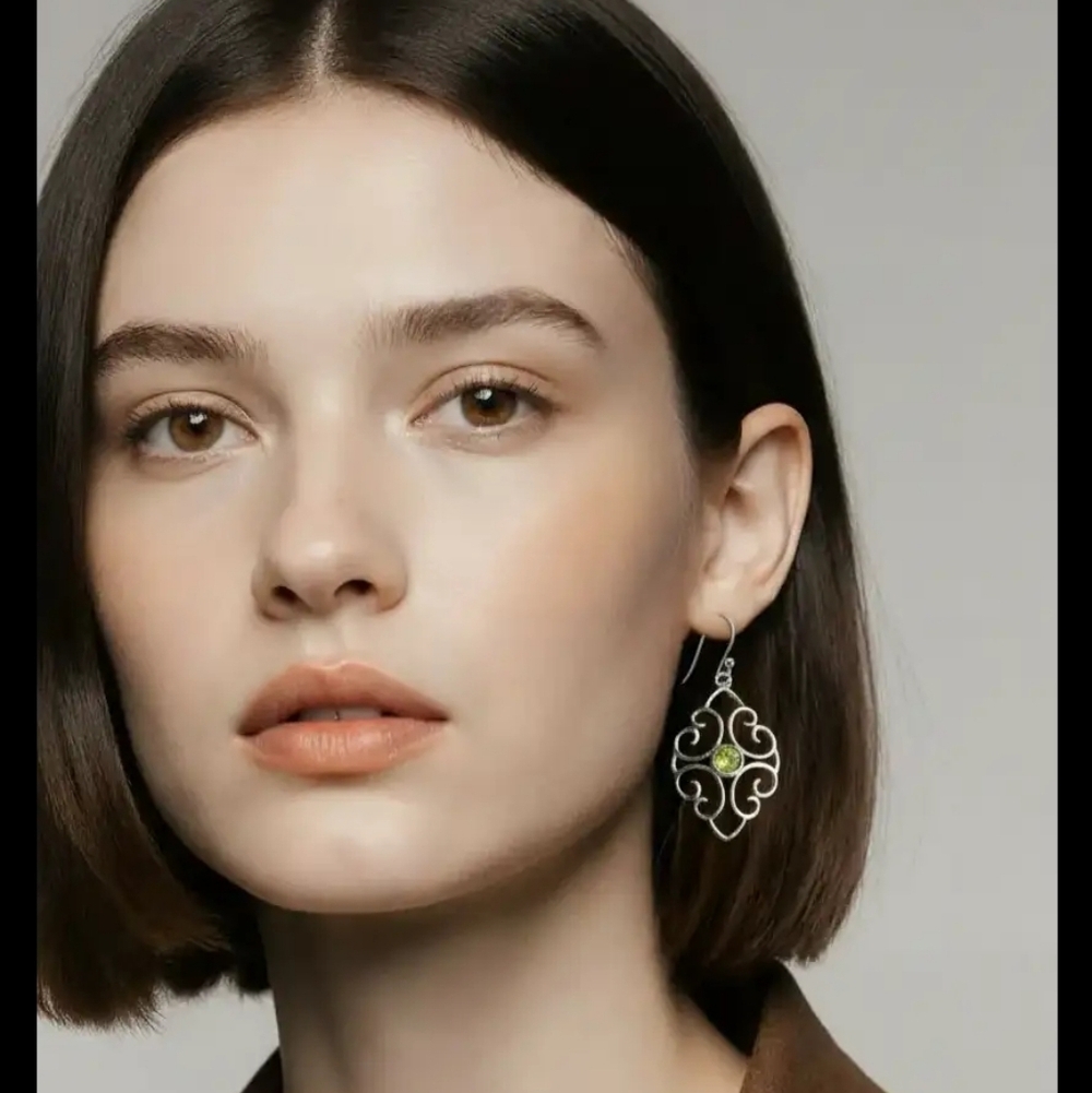 Sterling silver filigree dangle drop earrings with peridot π